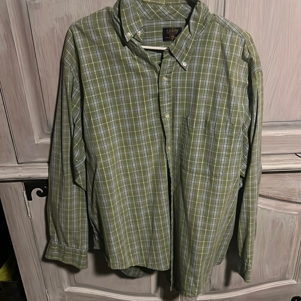 Men long sleeve plaid green dress shirt.